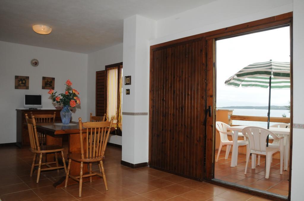 Appartamenti Spiaggia Bianca Golfo Aranci Dış mekan fotoğraf